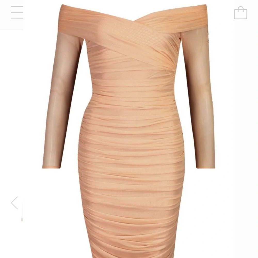 Beautiful Ruched Dress 👗 - Picture 5 of 8